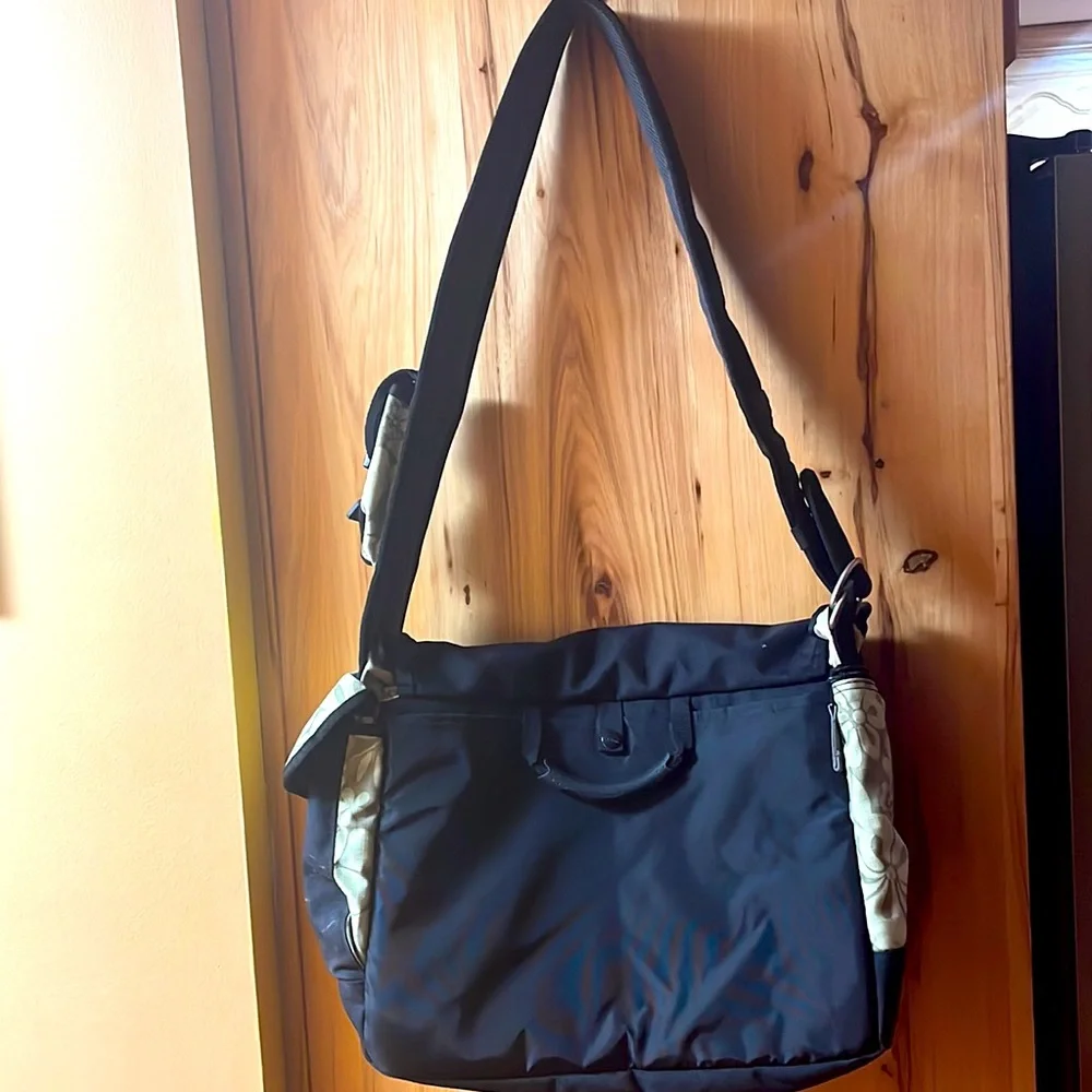 L.L. Bean‎ Aloha green laptop messenger bag